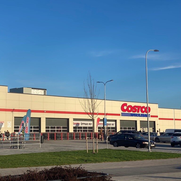 Matpriskollen har prisundersökt nya jättebutiken Costco i Arninge - Matpriskollen